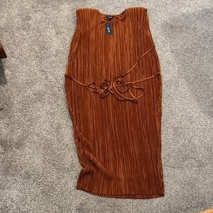 City Chic Rust Pleated Midi Dress with Waist Tie fits like a large